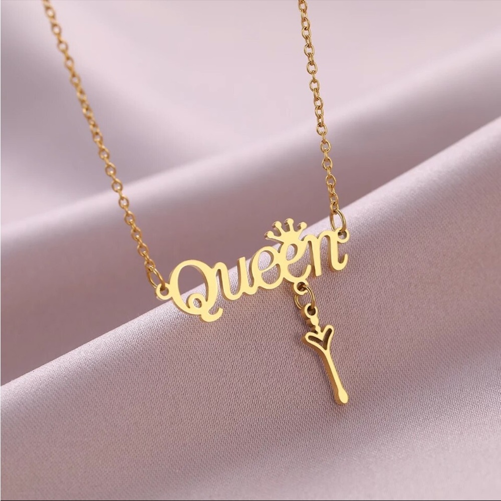 18K Gold Plated Letter Queen Crown Key Pendant Necklace - Picture 1 of 6